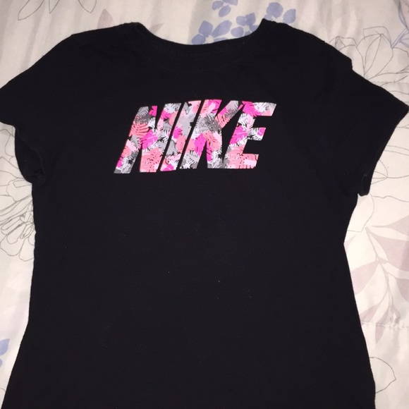 pink and black nike shirt